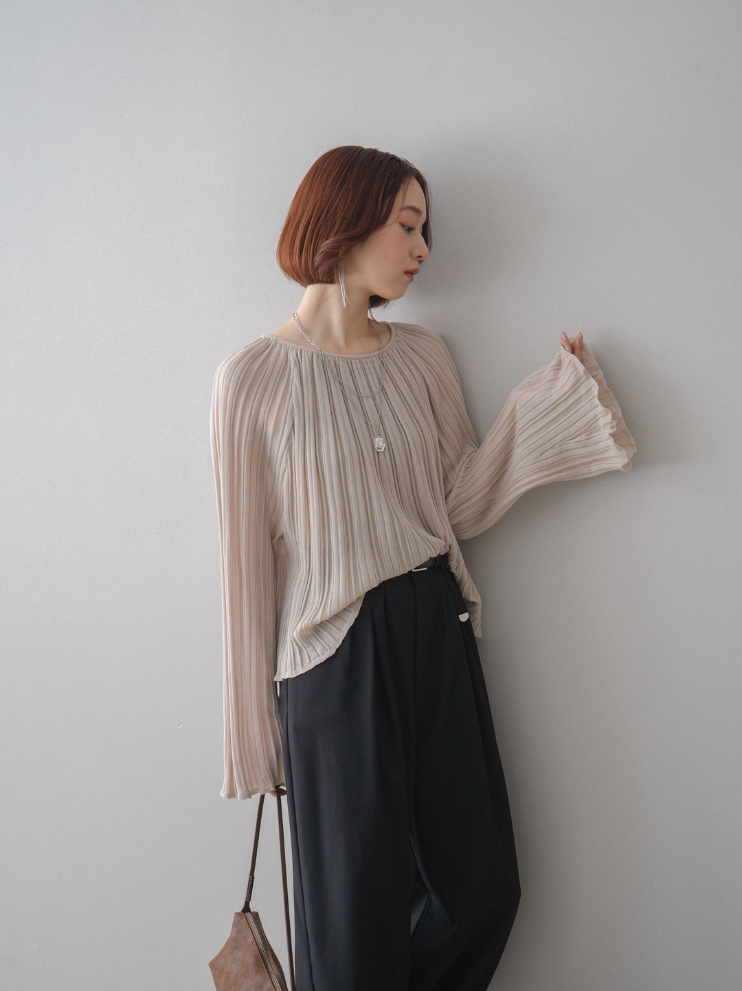 [SET]プリーツシアーフレアスリーブニットトップス+ベルト付キーホルダーモチーフワイドパンツ(2set)