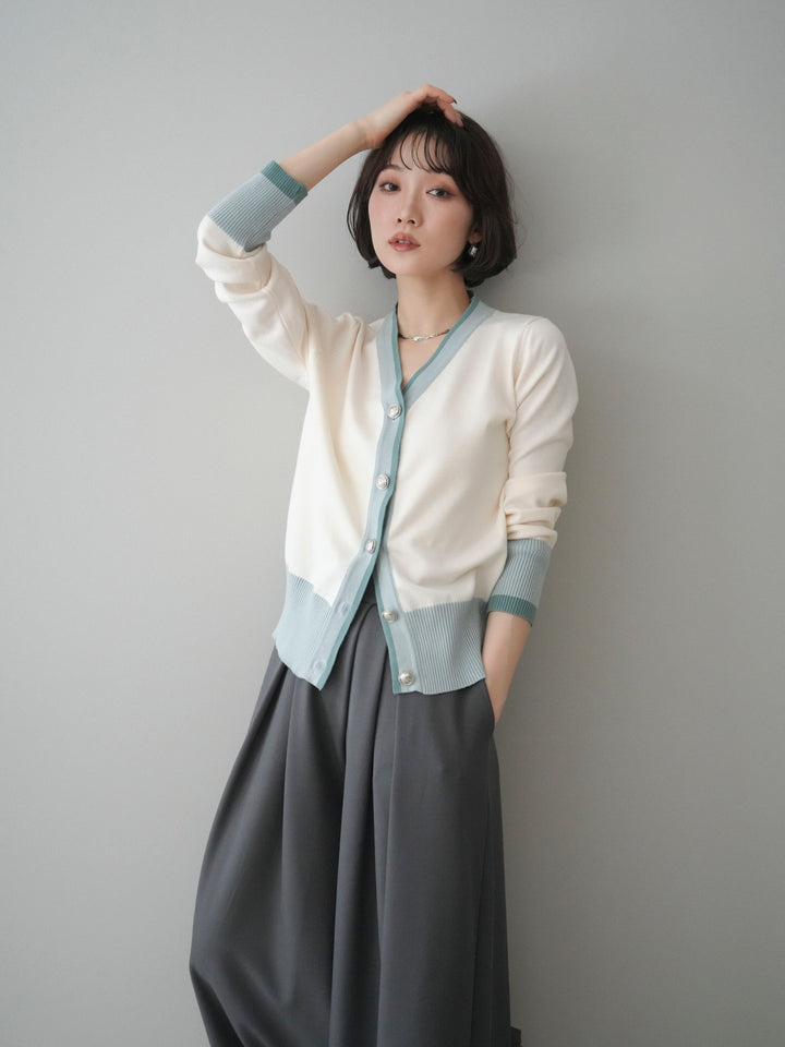 [予約]デザインボタン配色Vネックニットカーディガン/offwhite