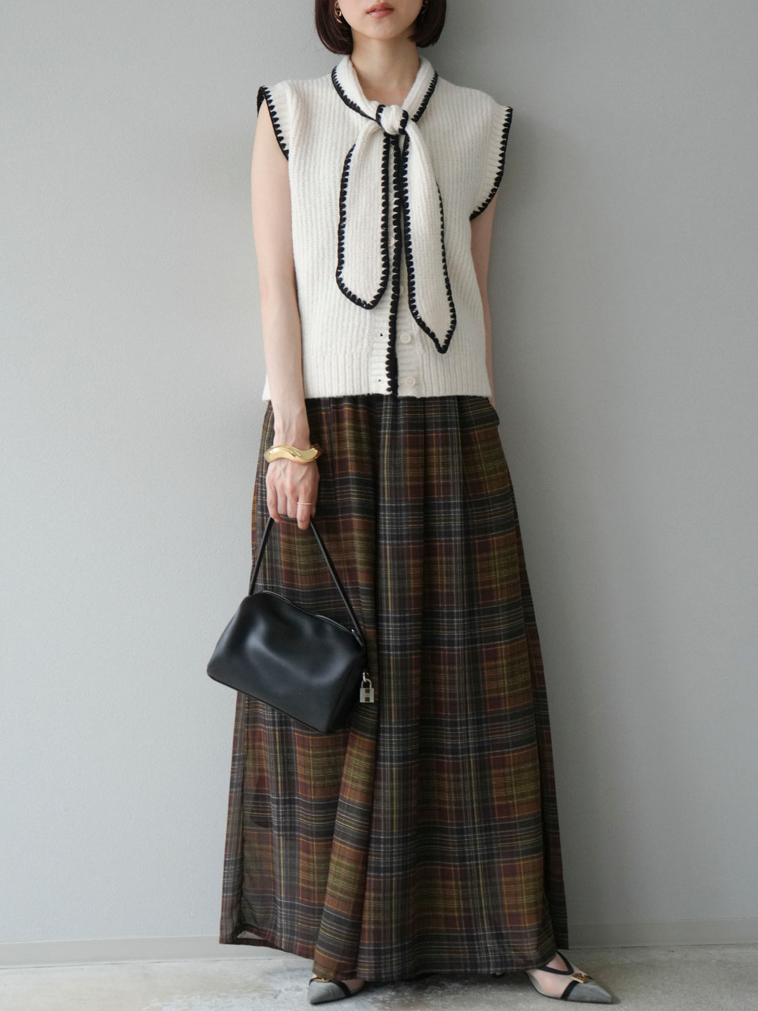 [予約]ステッチデザインボウタイニットベスト/アイボリー