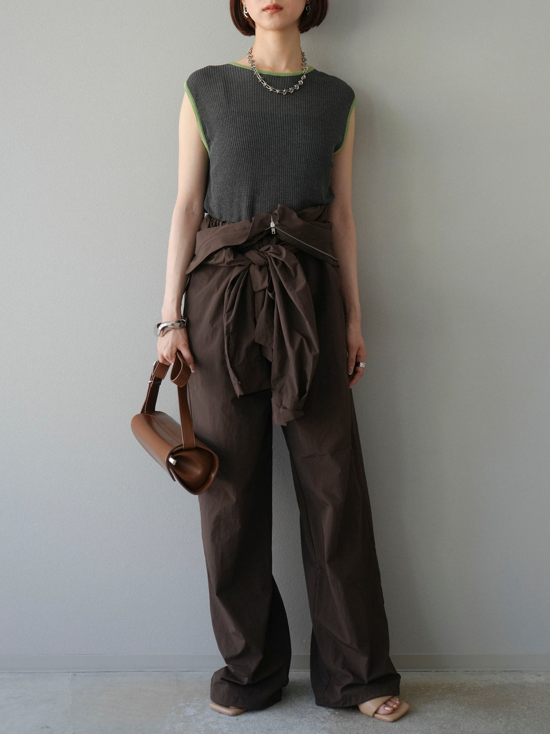 [予約]リネンタッチ配色ニットノースリーブプルオーバー/チャコール