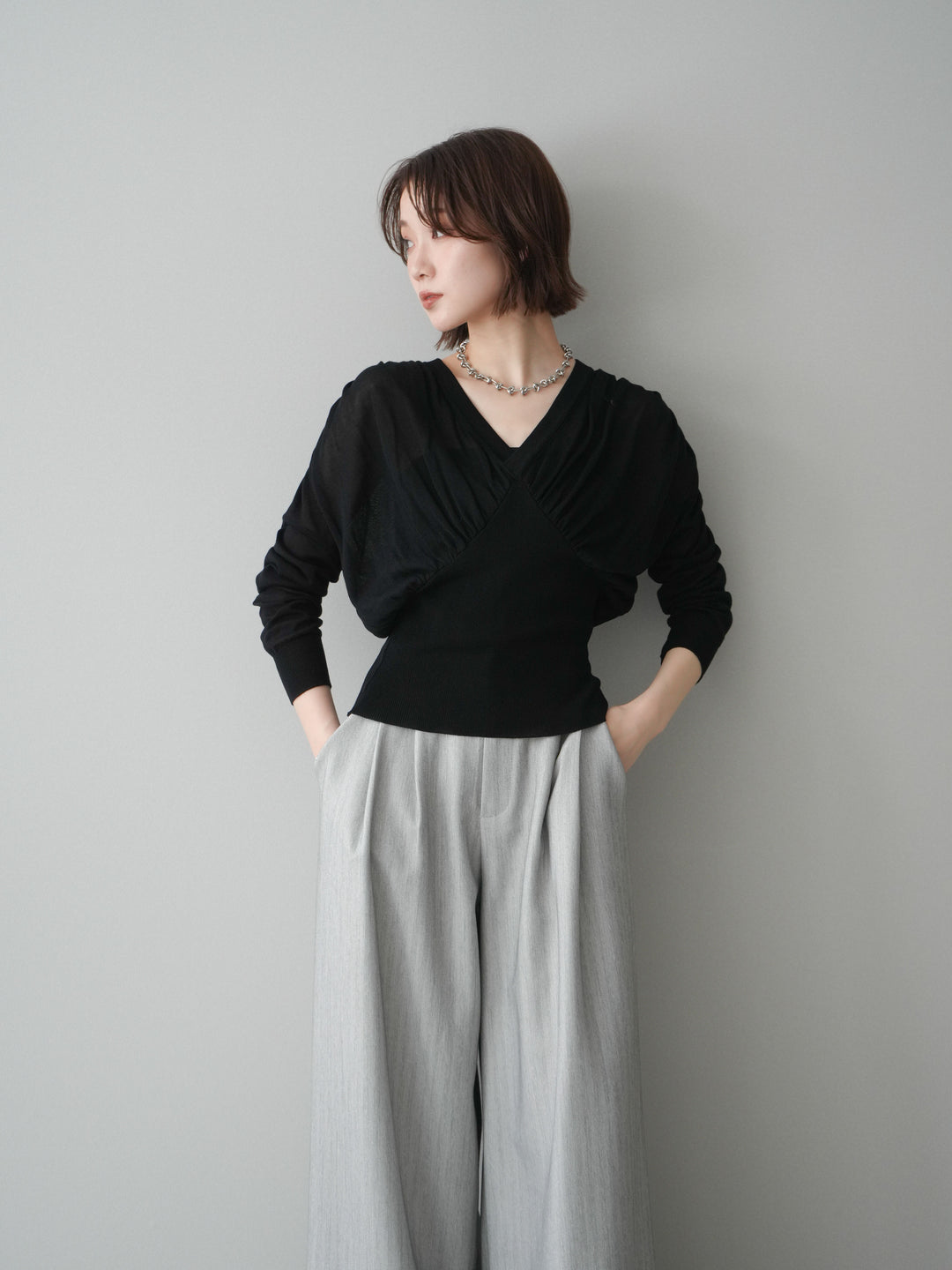 [予約]サイドギャザーVネックニットプルオーバー/black