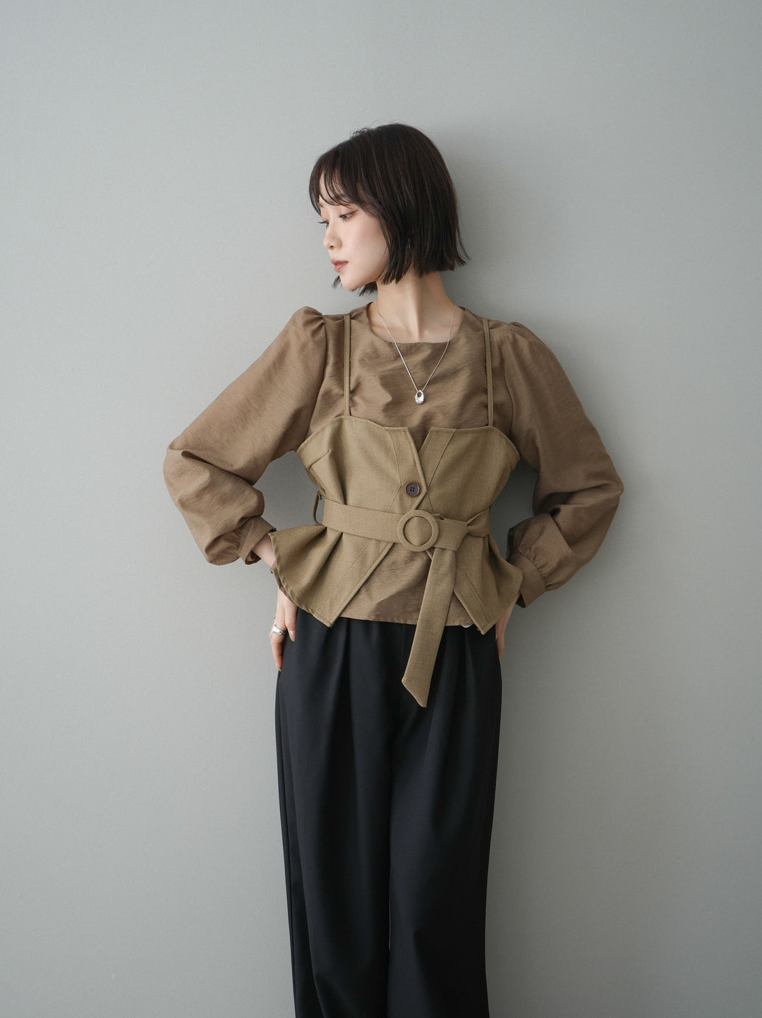 [SET]異素材ビスチェドッキングブラウス+ベルト付キーホルダーモチーフワイドパンツ(2set)