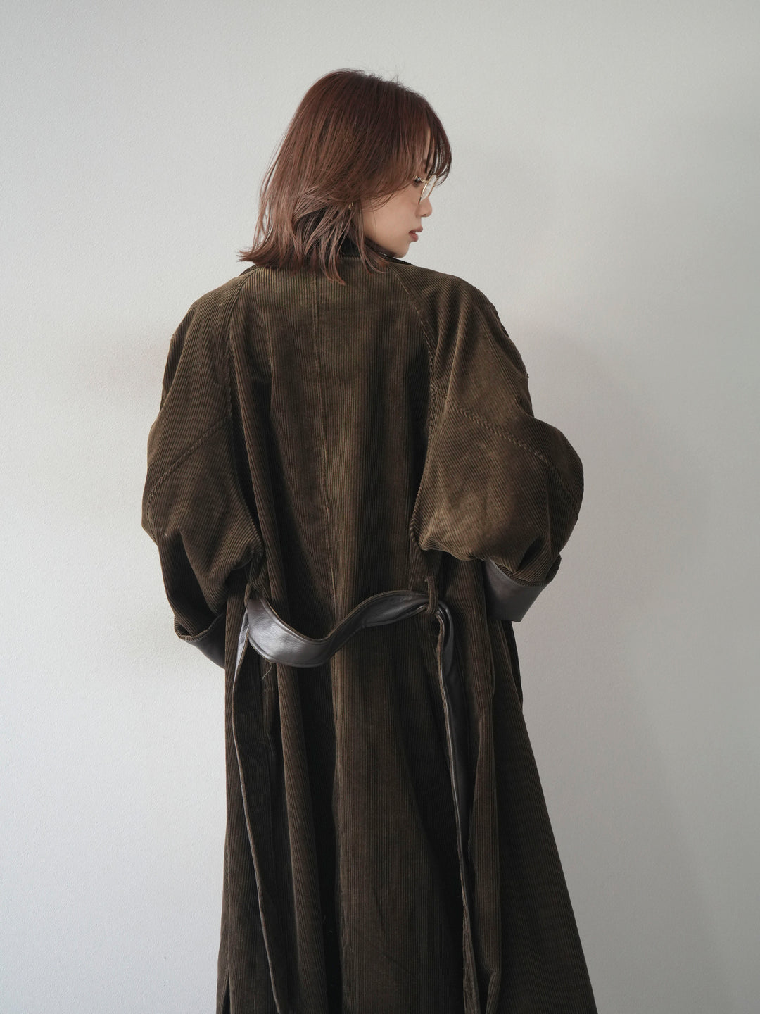 [予約]コーデュロイ折り返しレザーロングコート/khaki