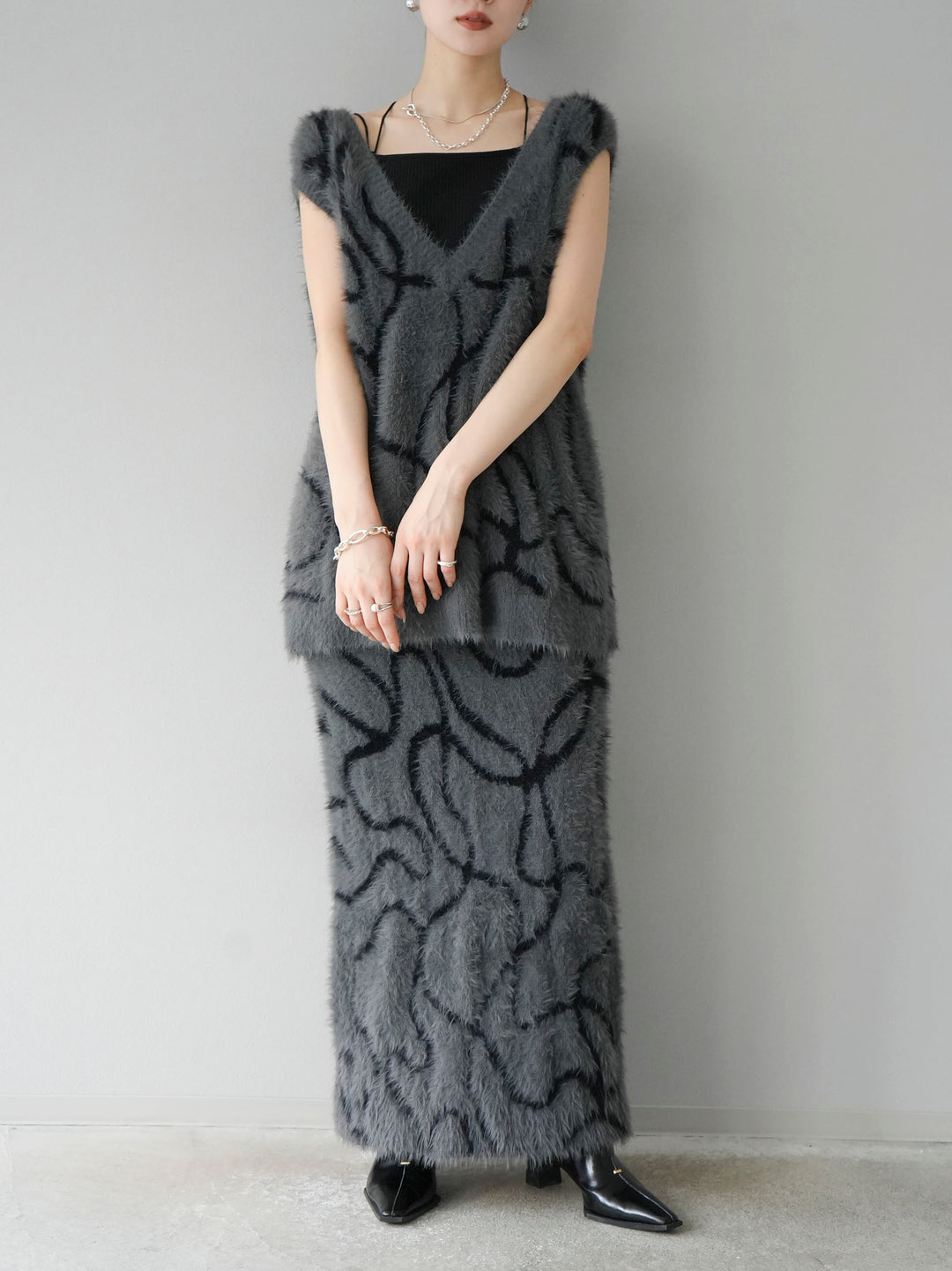 [預訂] Line 毛絨針織半身裙/炭灰