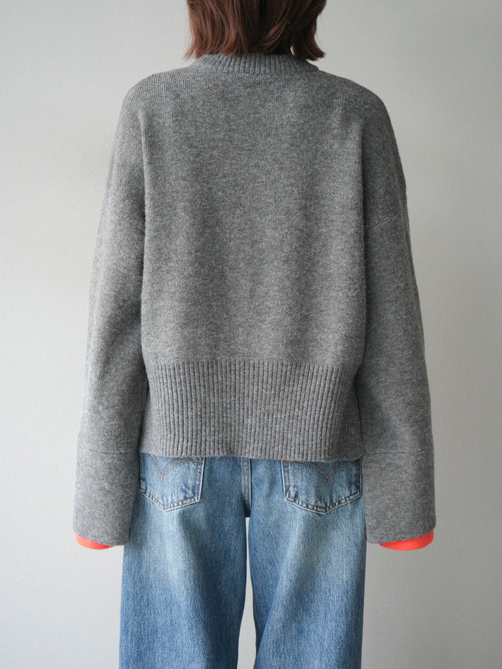 [予約]袖レイヤード配色ニットプルオーバー/charcoal