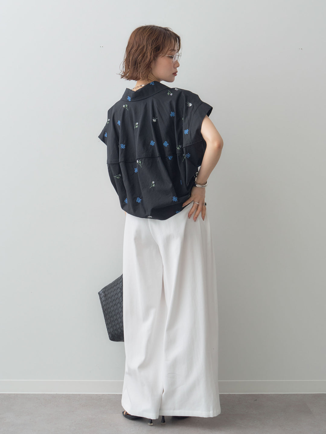 【套裝】花卉刺繡燈籠無袖襯衫+腰帶設計環扣闊腿褲（兩件套）