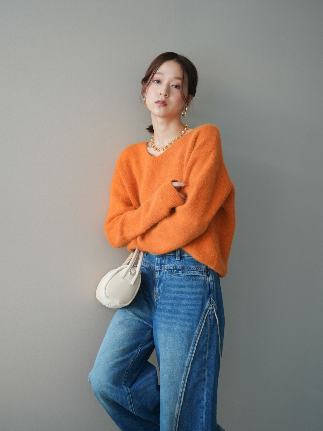 [SET]シュシュ付きアンゴラタッチVネックニットプルオーバー+サイドフリンジワイドデニムパンツ(2set)