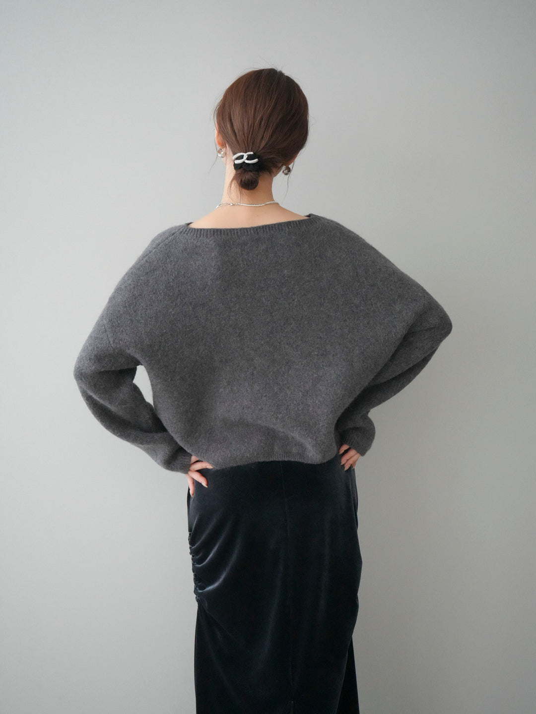 [予約]アンゴラタッチボートネッククロップドプルオーバー/charcoal