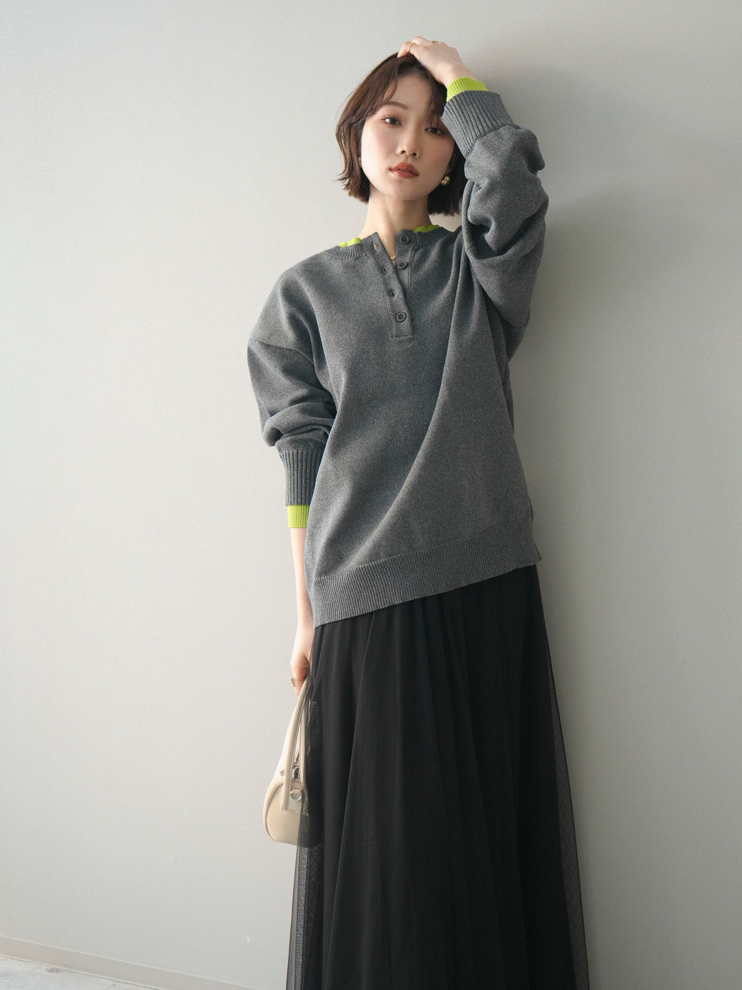 [予約]2WAYネック配色レイヤードニットプルオーバー/charcoal