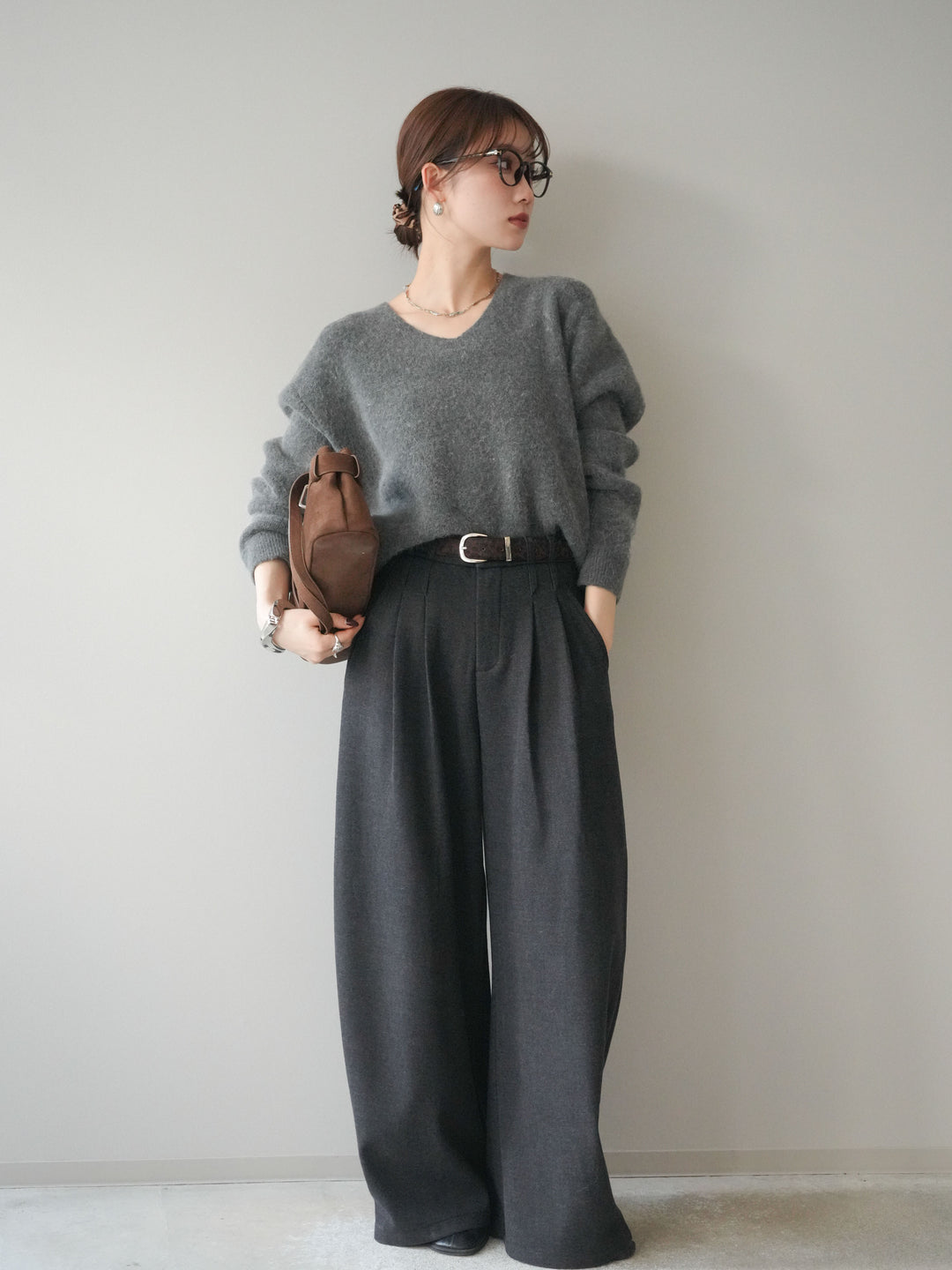 [SET]シュシュ付きアンゴラタッチVネックニットプルオーバー+アニマル柄ベルト付きウールタッチワイドパンツ(2set)