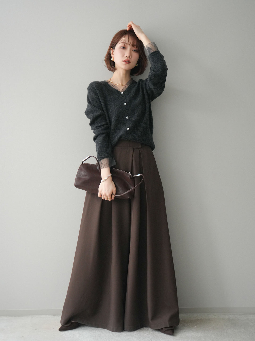 [SET]ドットチュールレイヤードボタンニットトップス+テープベルトタックバギーパンツ(2set)