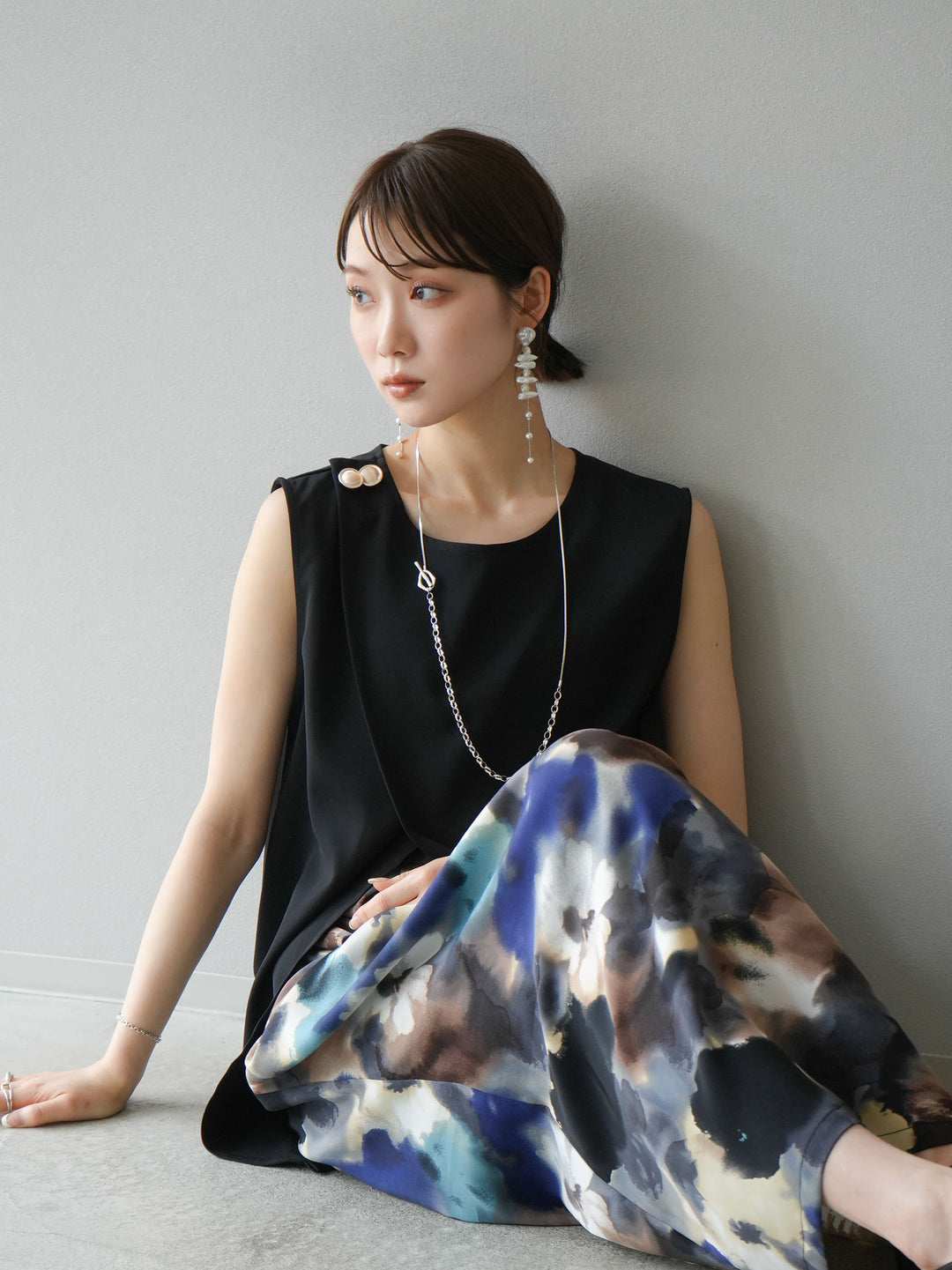 [SET] Layered design vest + watercolor print tuck I-line skirt (2set)