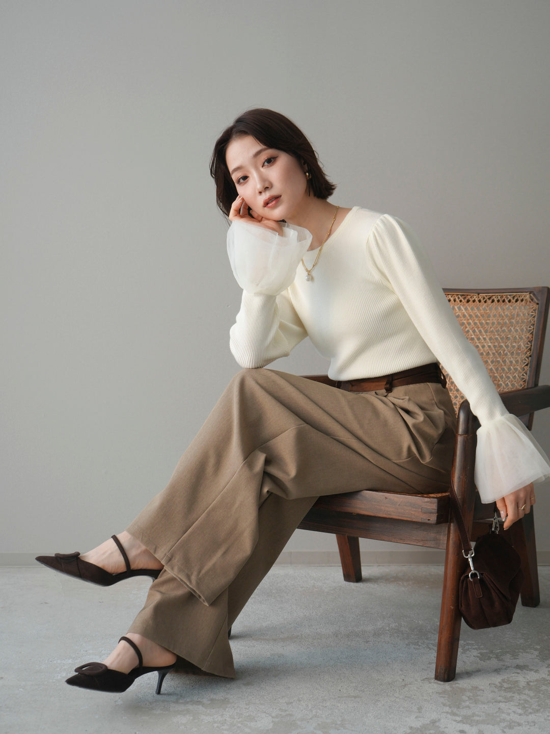 [SET]袖チュールパワショルリブニットトップス+サテンベルトタックワイドパンツ(2set)