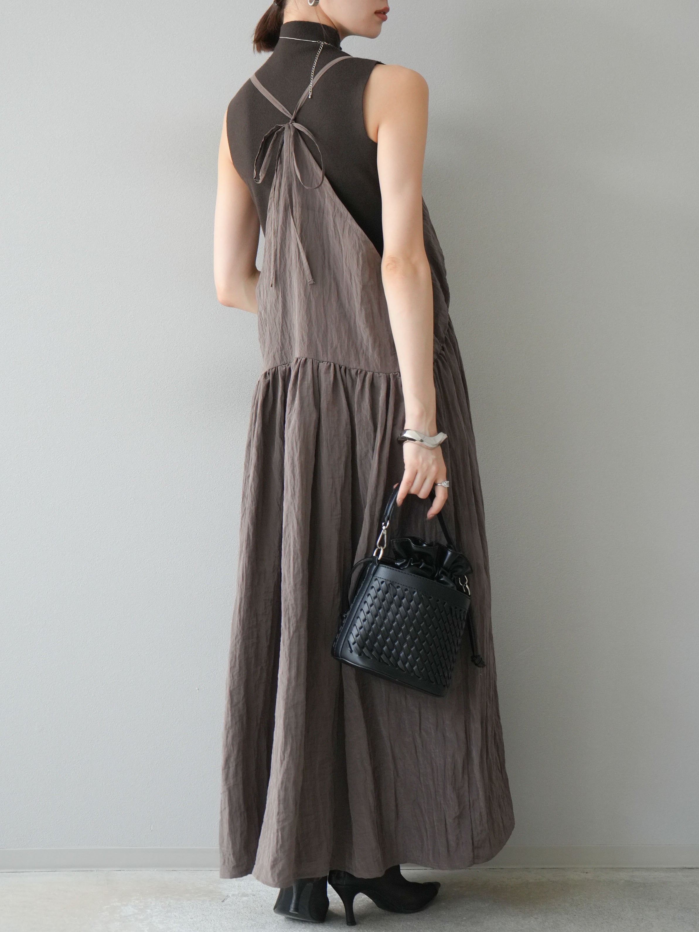 予約]シボ加工シャイニーキャミワンピース/ブラウン – Lumier