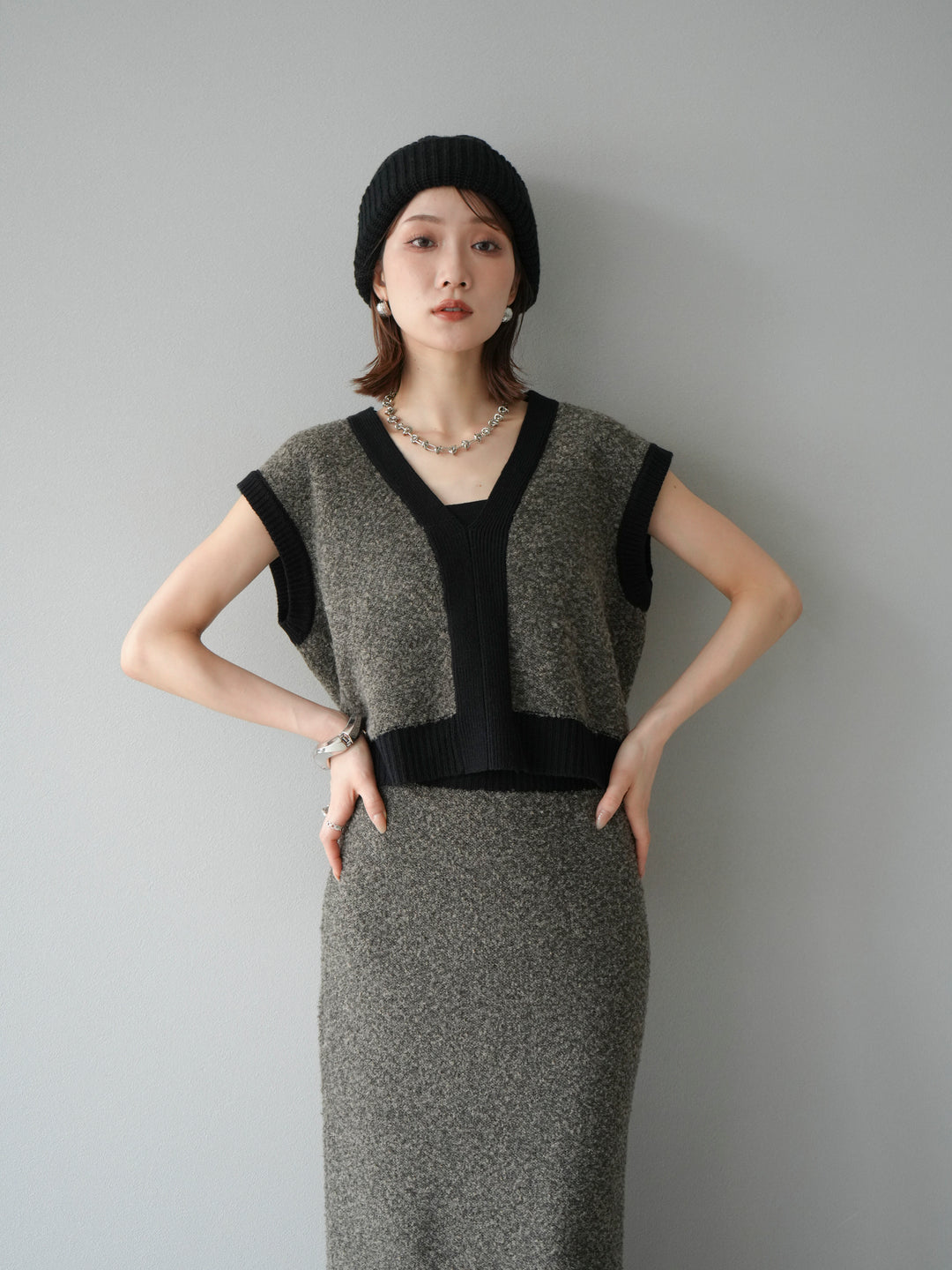 [予約]ブークレバイカラーニットベスト/チャコール