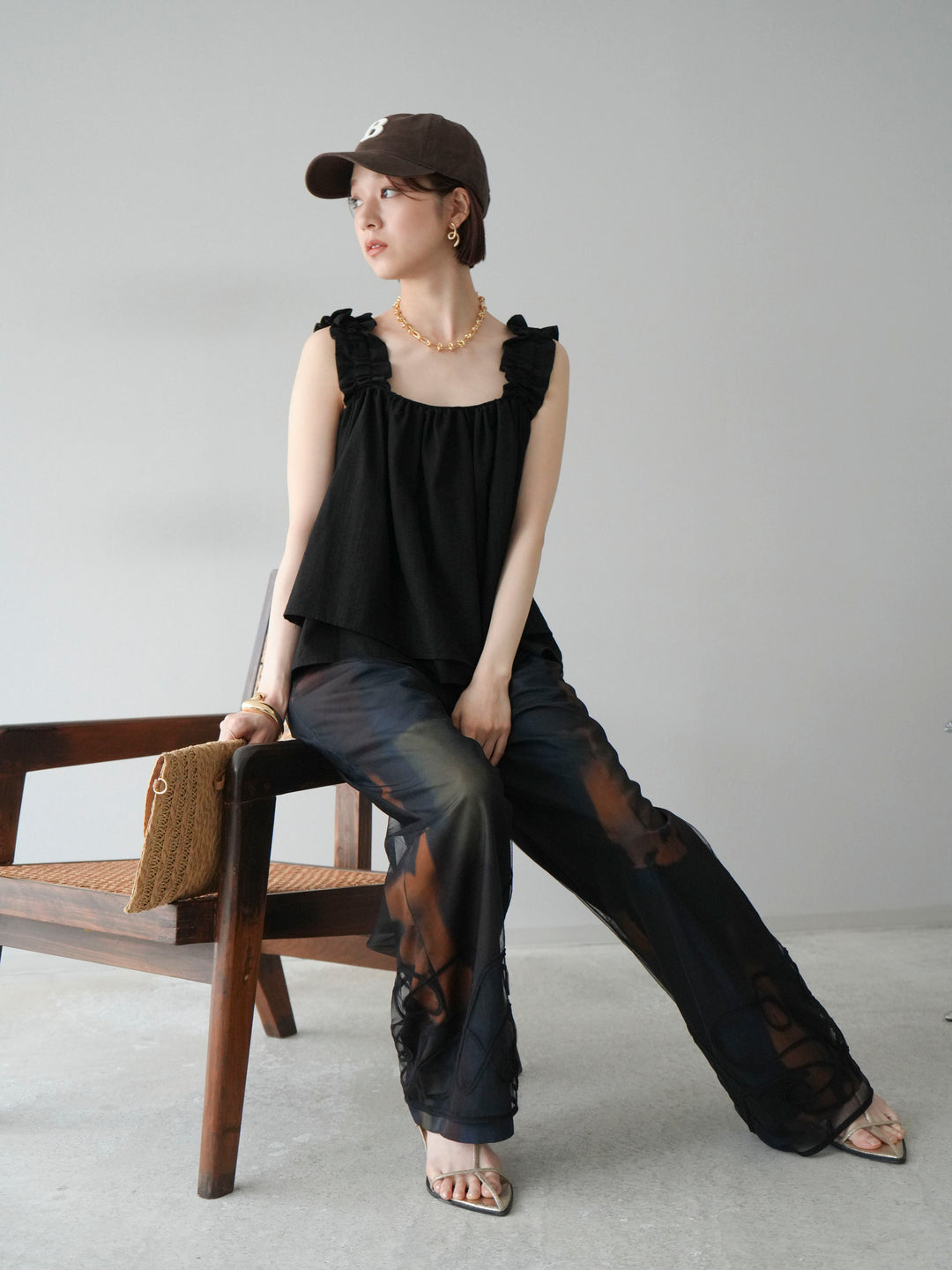 [SET] 縮肩喇叭背心 + 水彩藝術休閒褲 + 繩繡薄紗疊穿褲 (3 件套)