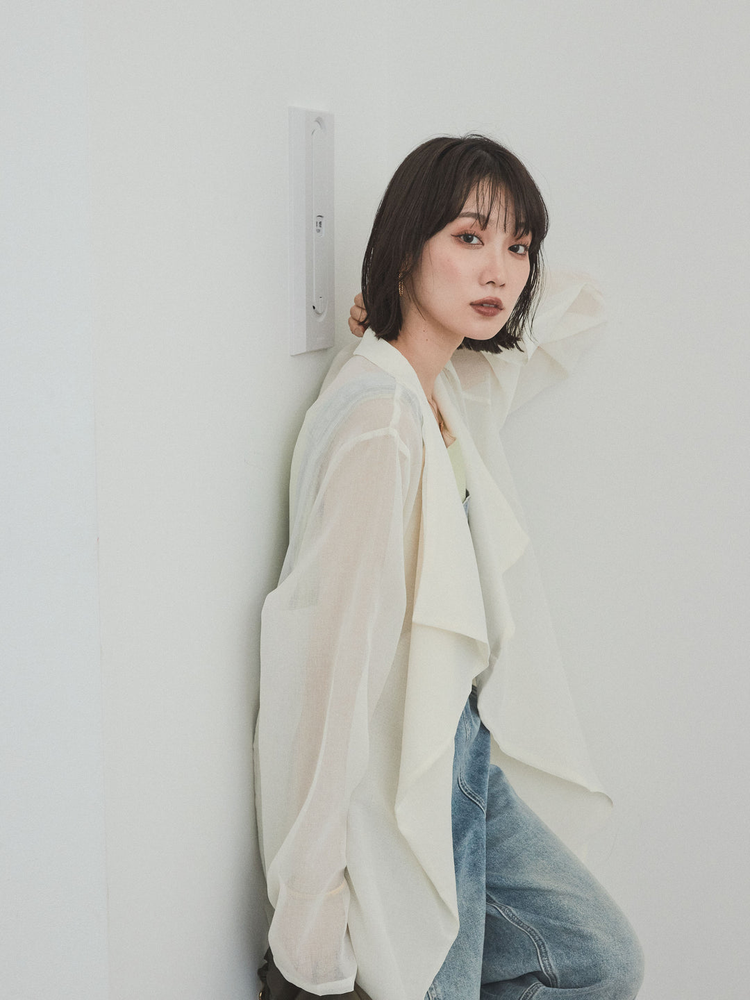 [SET] 中縫牛仔背帶褲 + 透視長版外套（2 件組）