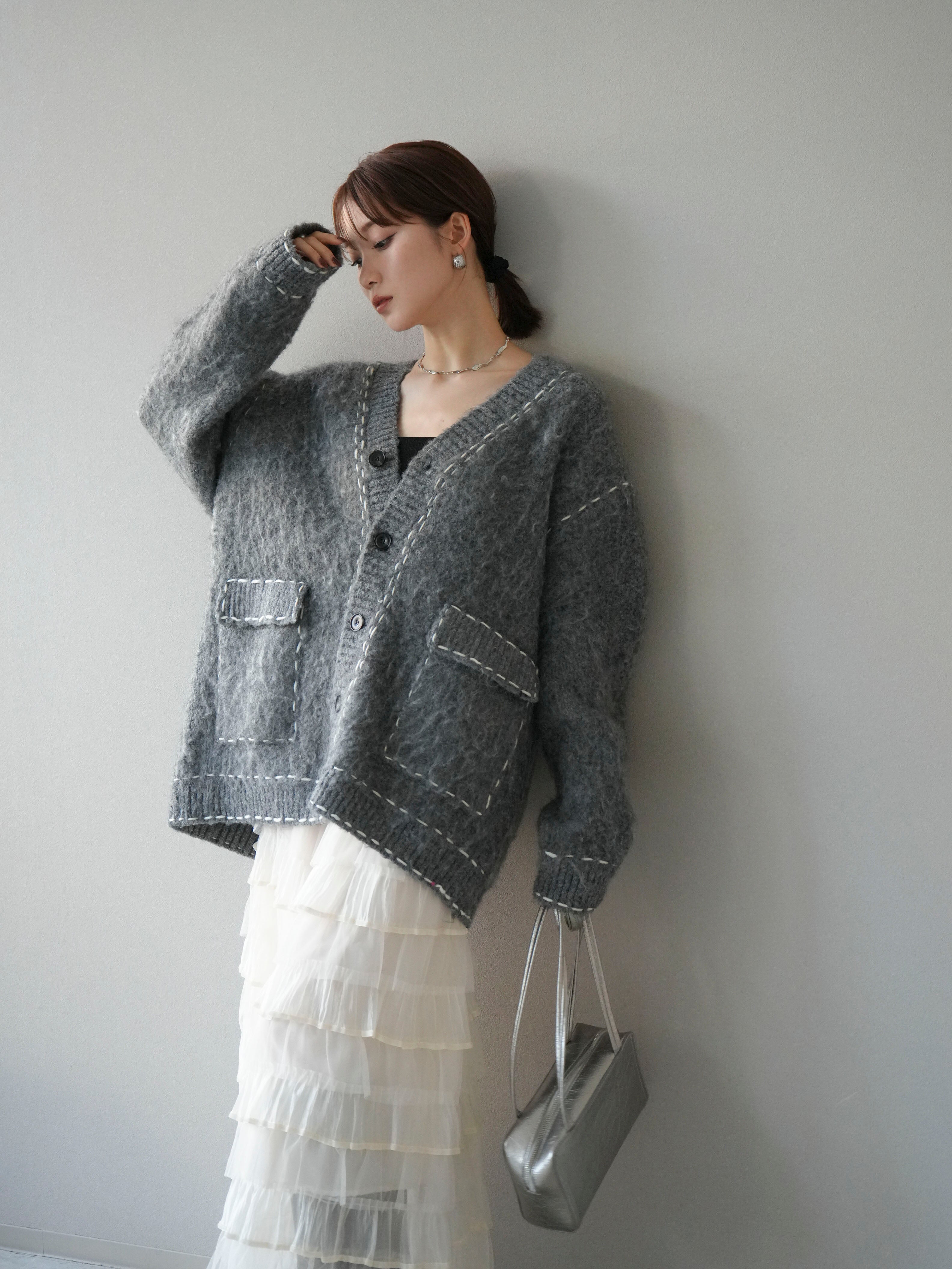 予約]ステッチVネックニットカーディガン/グレー – Lumier