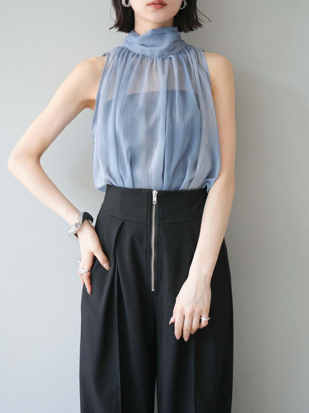 [予約]ニュアンスシアーホルターネックブラウス/ブルー
