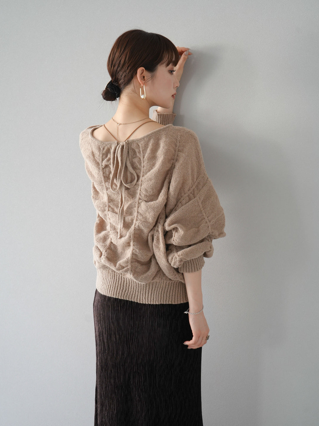 [予約]バックオープンシャーリングニットプルオーバー/グレージュ