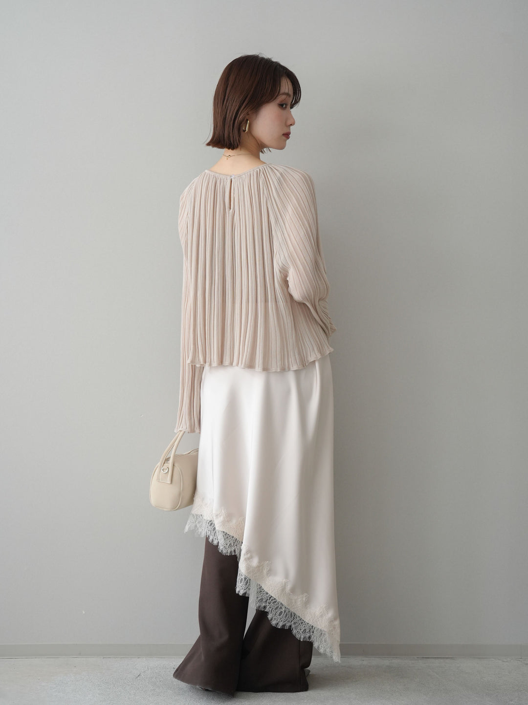 [予約]サテンライクアシメレーススカート/beige