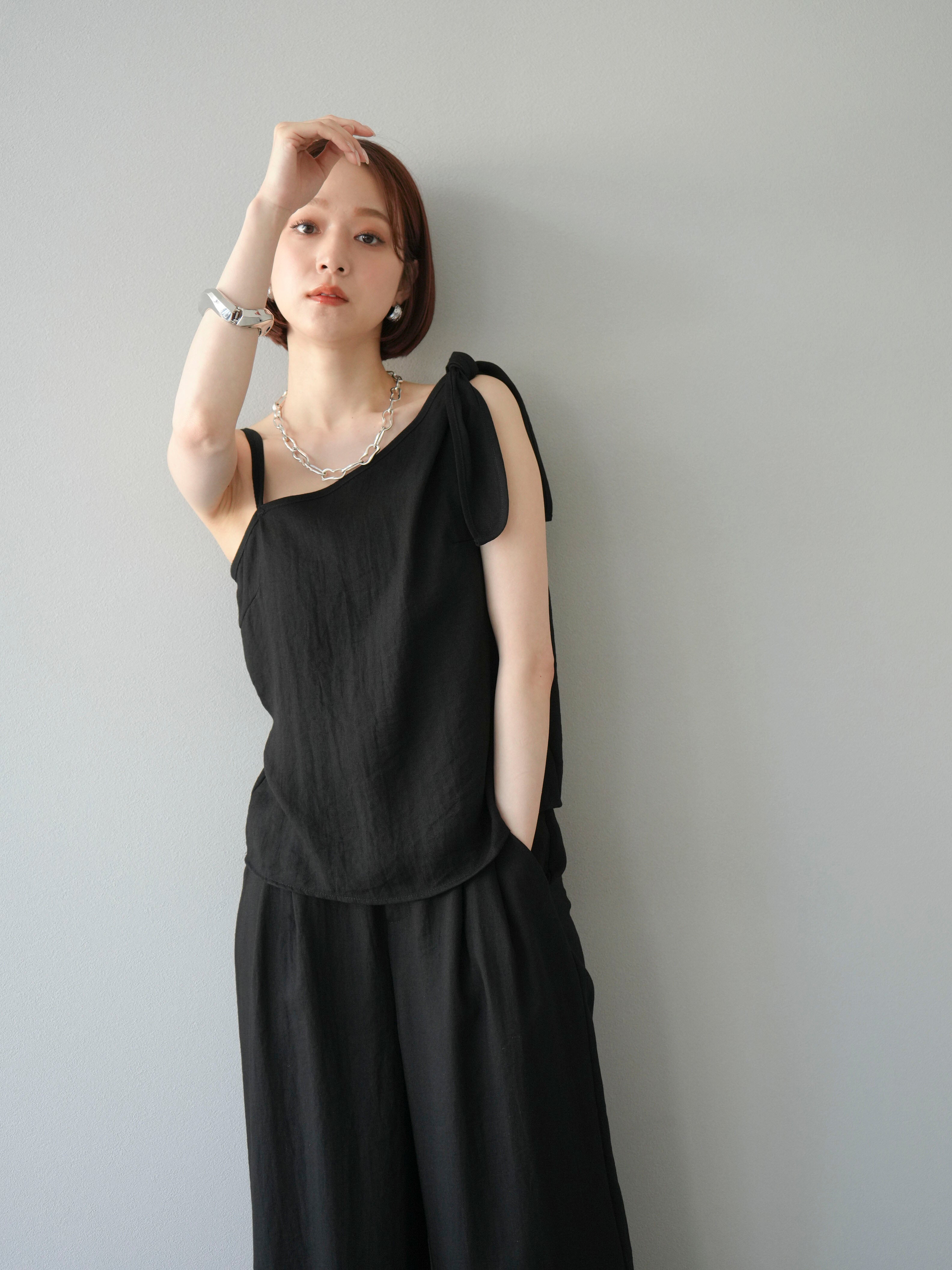 SET]アシンメトリーショルダーデザイントップス＆ワイドパンツ