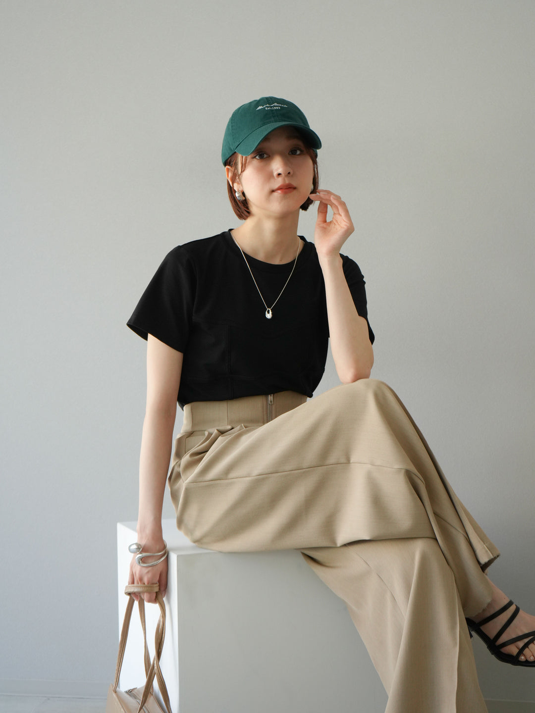 [SET]ビスチェデザインTシャツ+ジップタックワイドパンツ(2set)