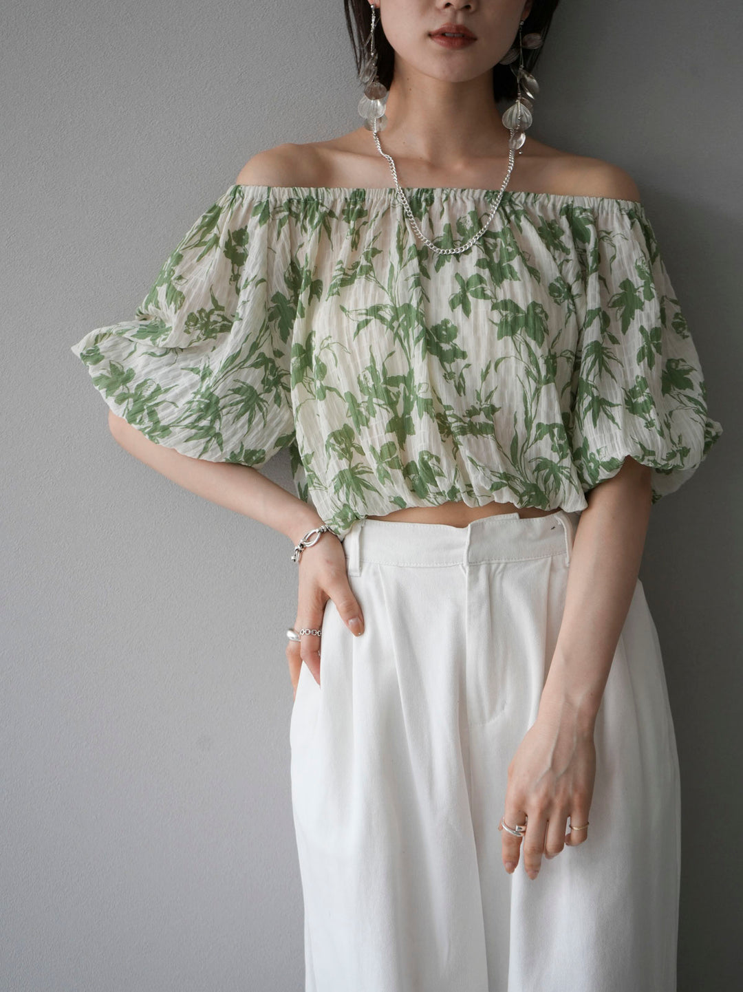 [Pre-order] Washer Flower Pattern Off-Shoulder Blouse/Green