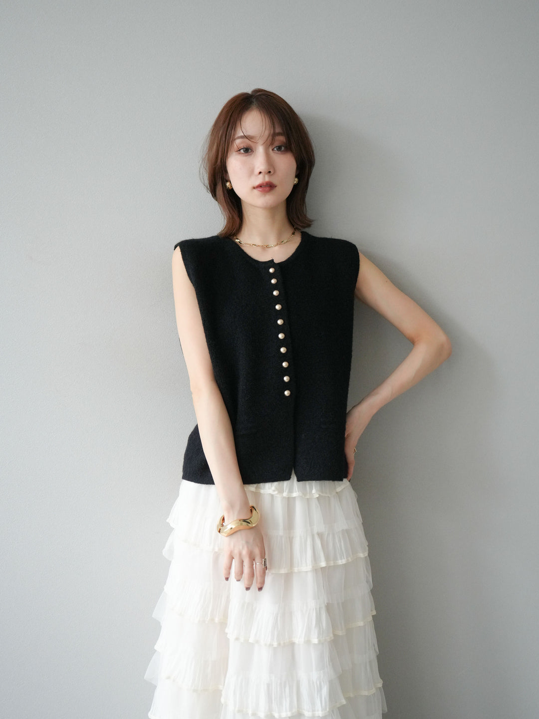 [予約]ゴールドボタンコンパクトニットベスト/ブラック