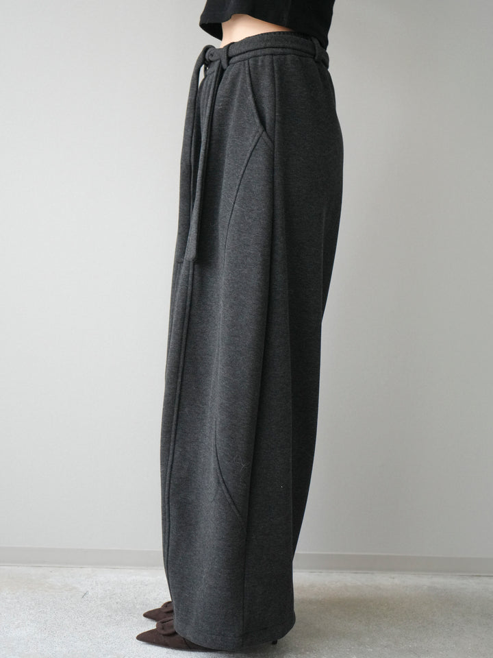 [予約]ウエストベルトカーブラインスエットパンツ/black