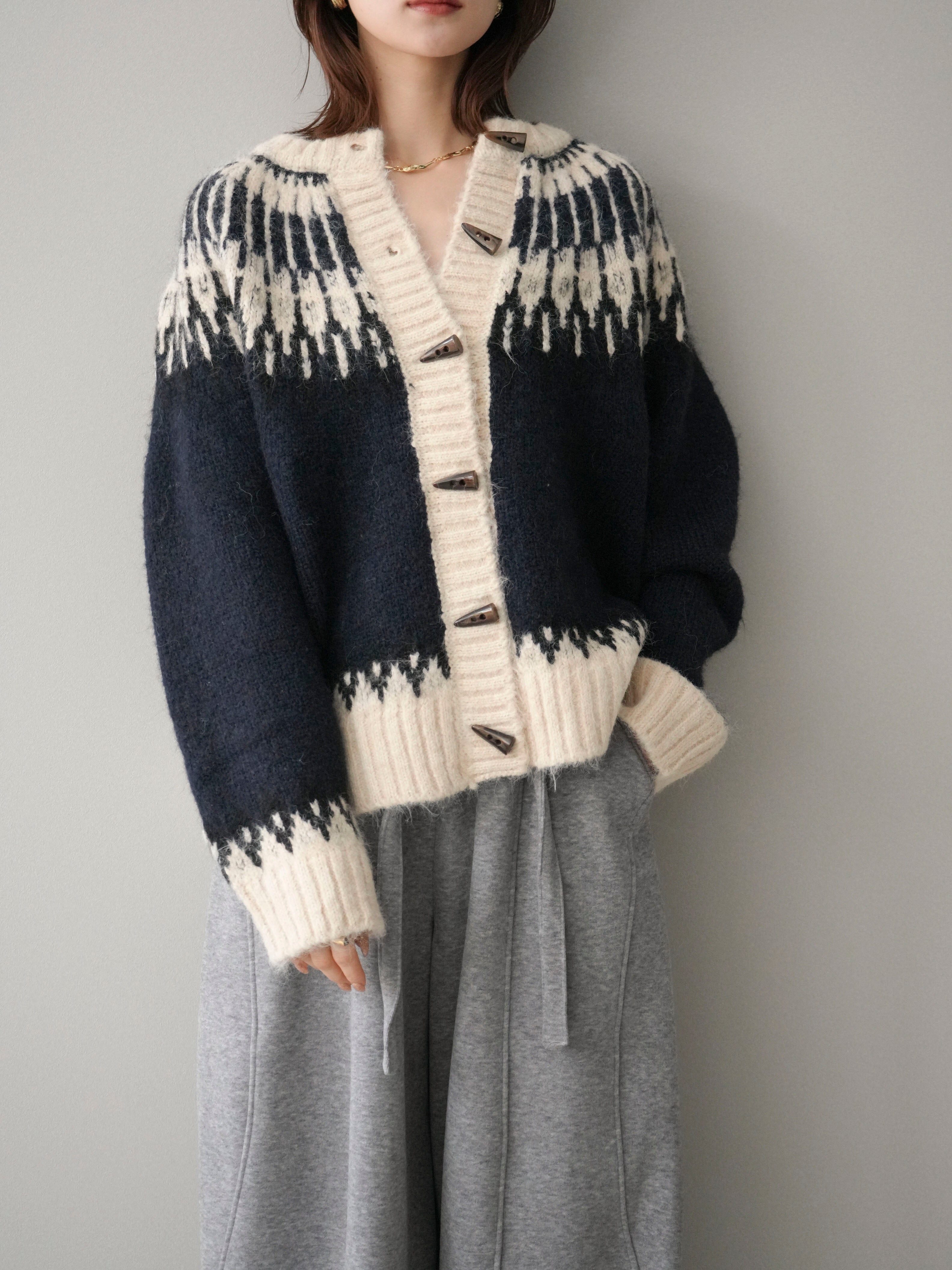 予約]トグルボタン求心柄ニットカーディガン/blue – Lumier