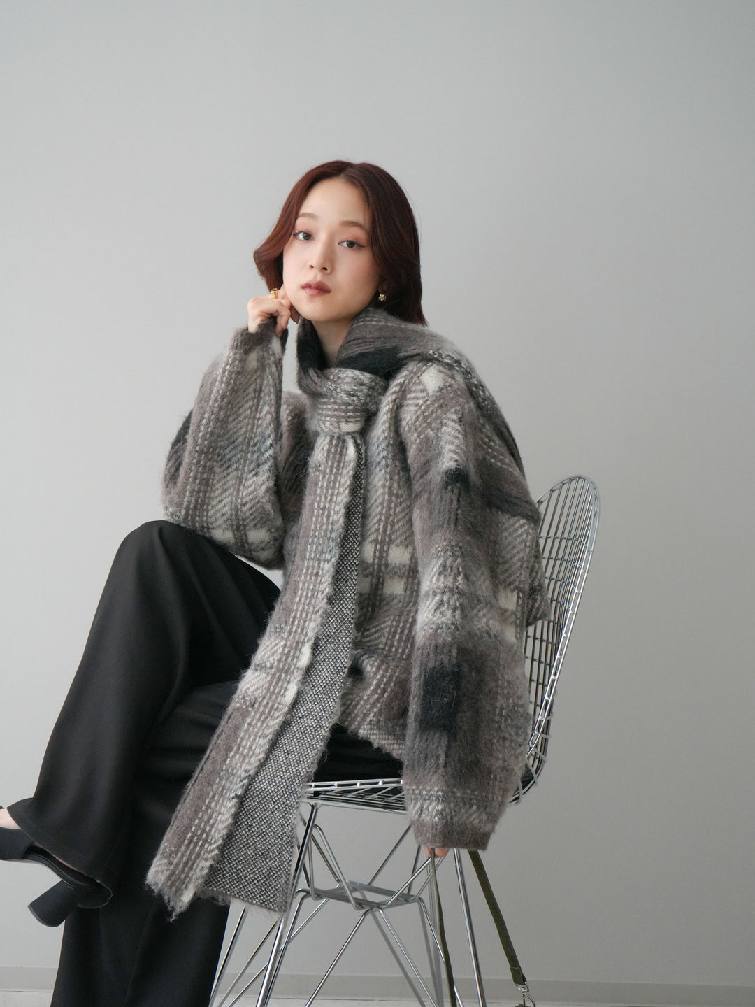 [予約]ストール付シャギーチェックニットプルオーバー/brown