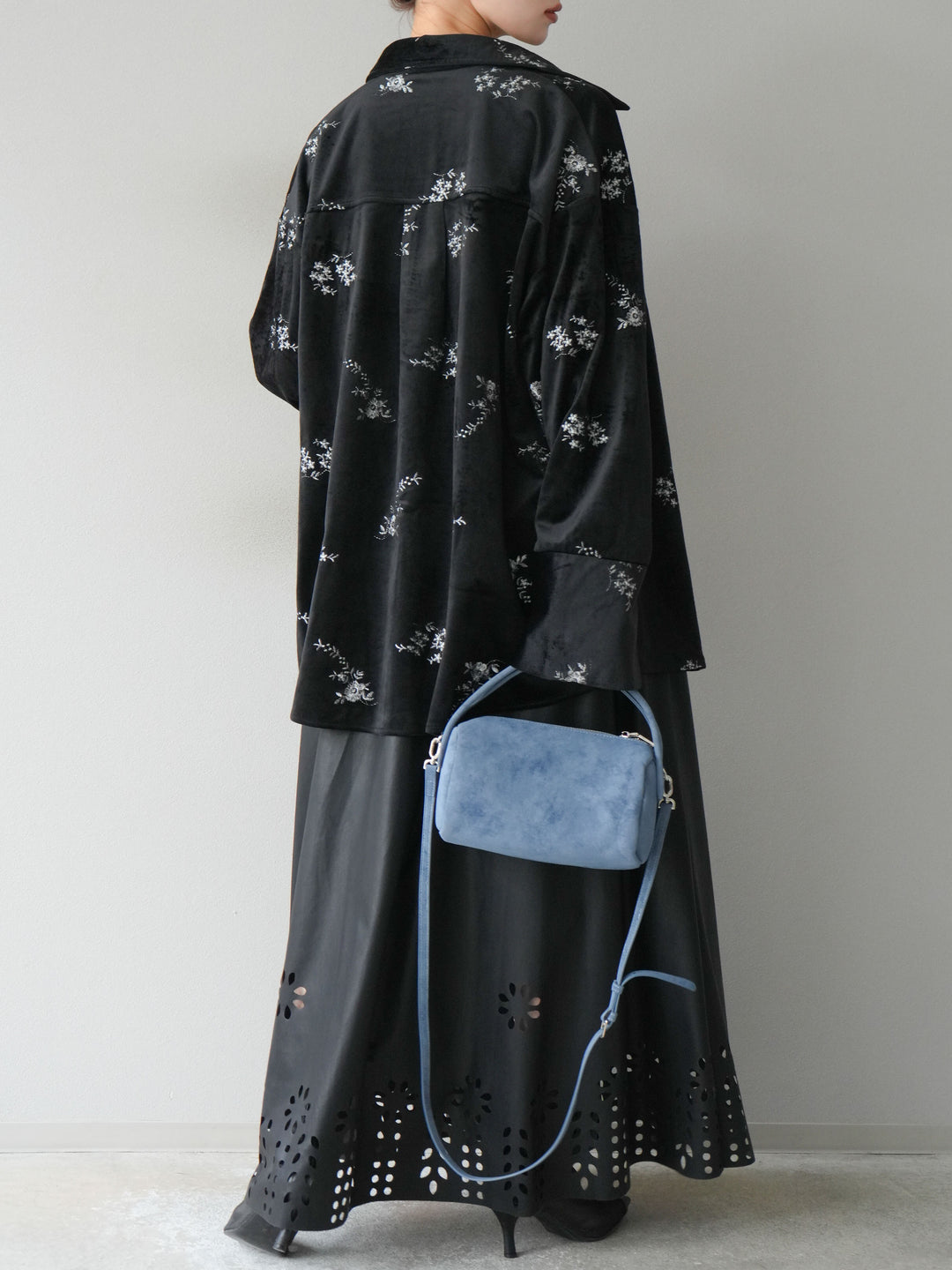 [予約]フラワーパンチングレザースカート/ブラック