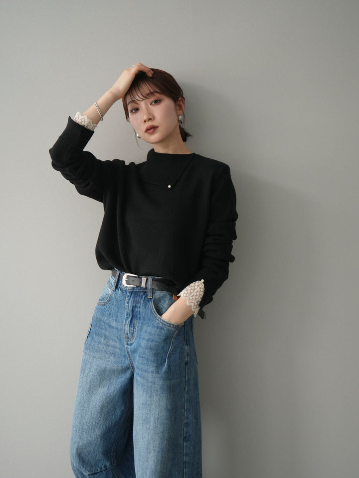 【預購】袖口蕾絲珍珠裝飾撞色針織上衣 / 黑色