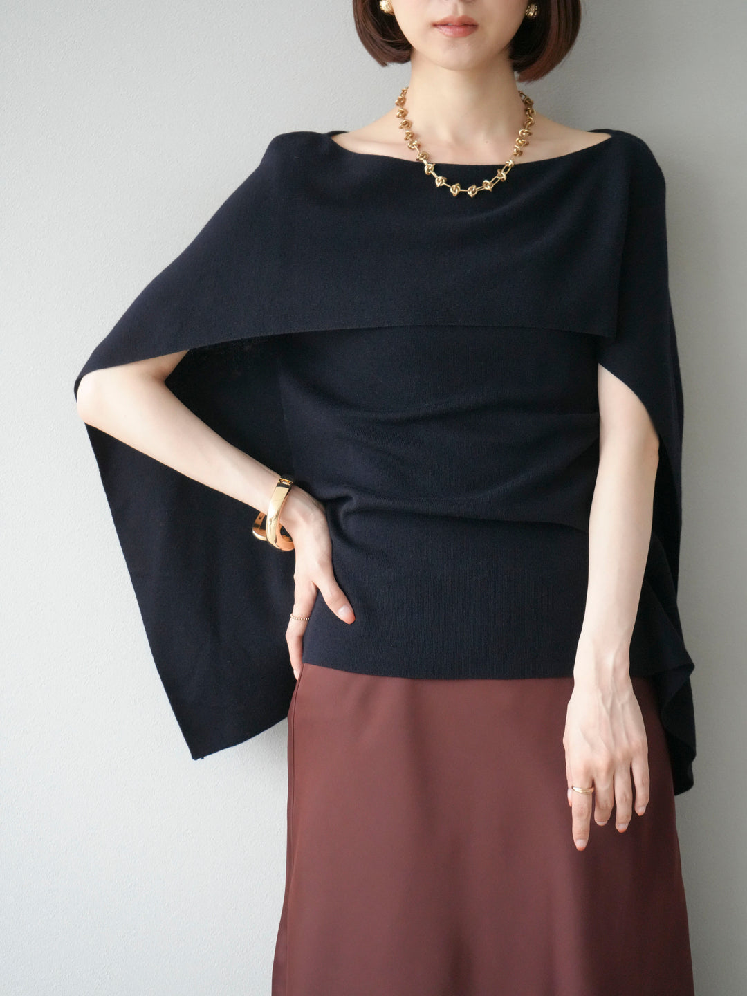 [予約]マントデザインスリットドルマンニット/ネイビー