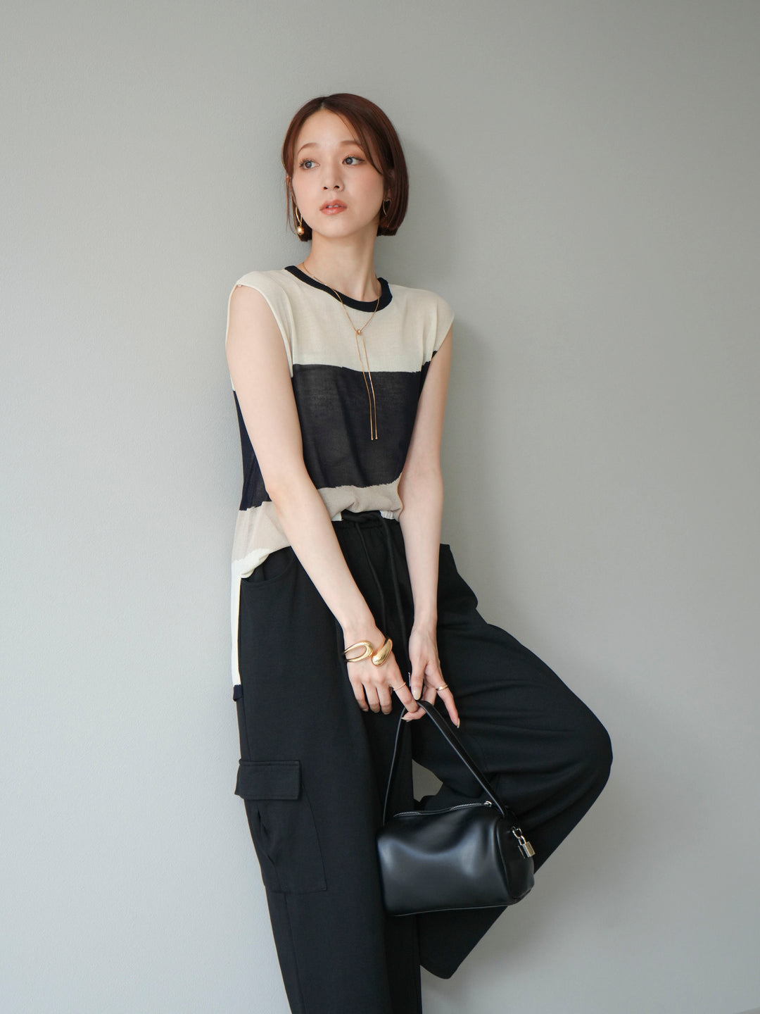 [SET]バイカラーシアーニットノースリーブ+ウエストラインサイドポケットスウェットパンツ(2set)