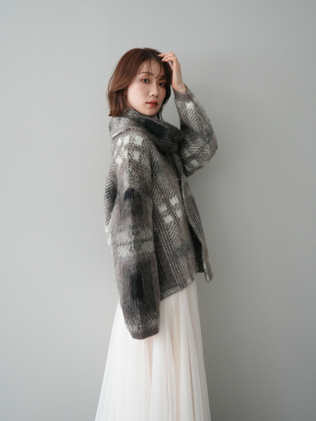 [予約]ストール付シャギーチェックニットプルオーバー/brown