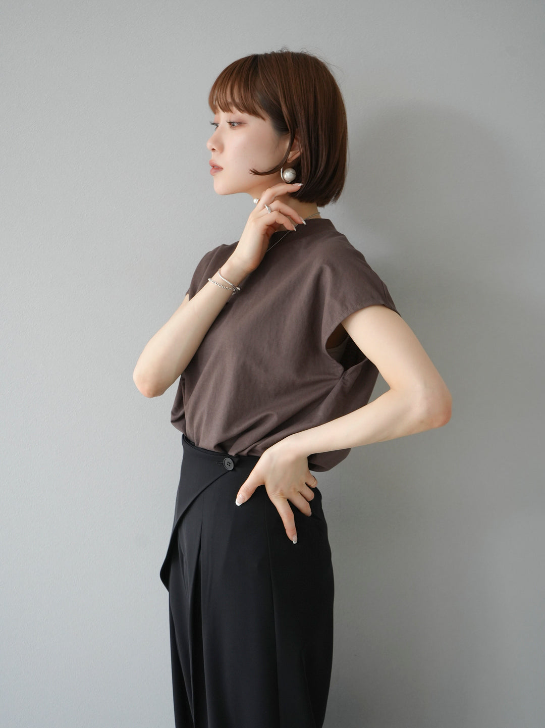[Pre-order] Cool-touch petite neck French sleeve T-shirt/brown