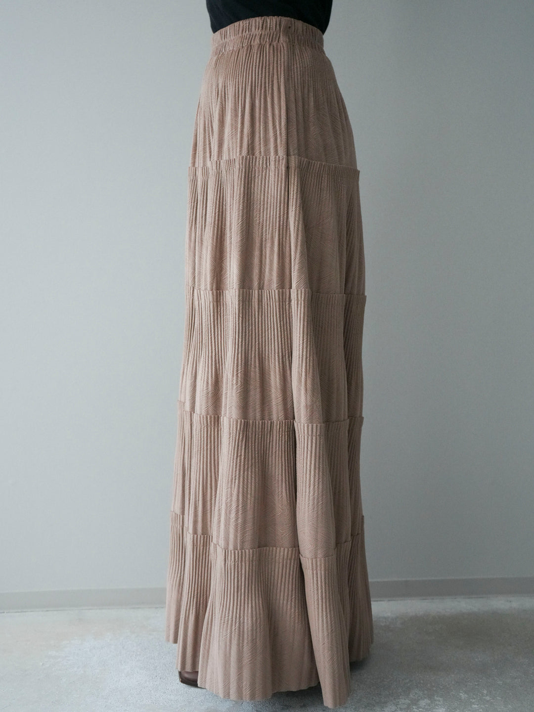 [予約]型押しスエードティアードプリーツスカート/beige