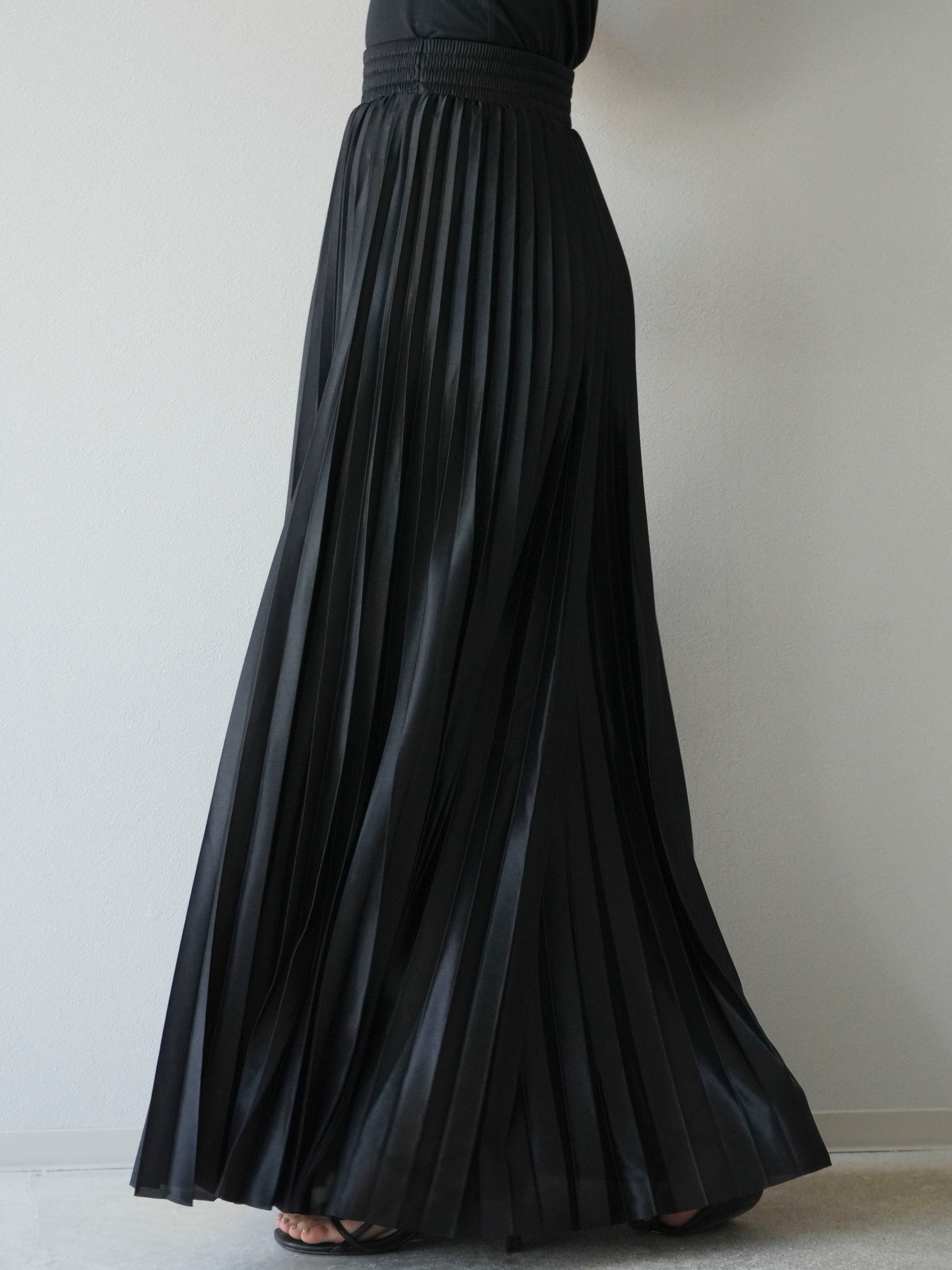 予約]サテンプリーツマキシスカート/ブラック – Lumier