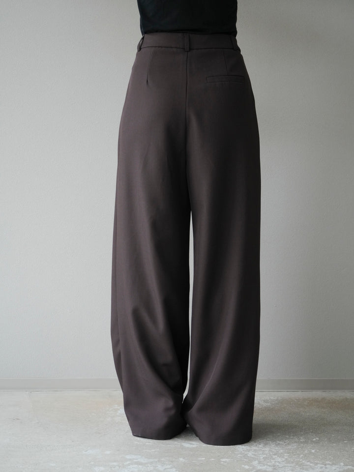 【預購】皮帶環設計寬褲/棕色