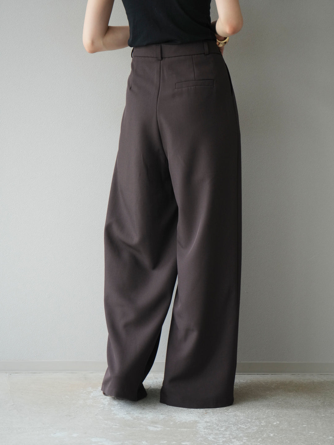 【預購】皮帶環設計寬褲/棕色