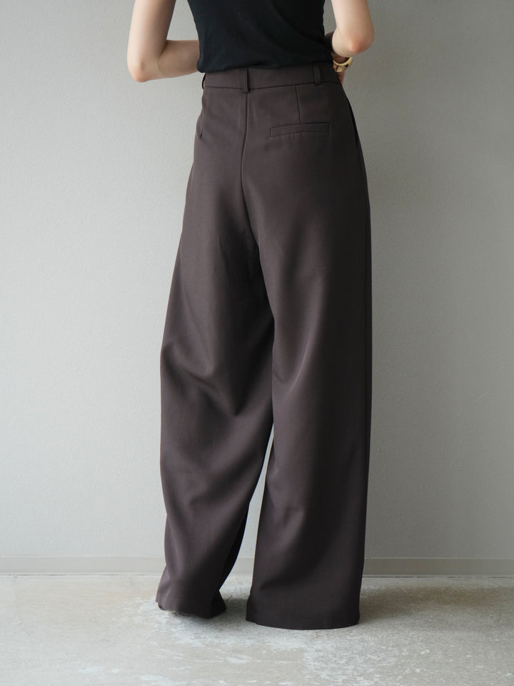 【預購】皮帶環設計寬褲/棕色