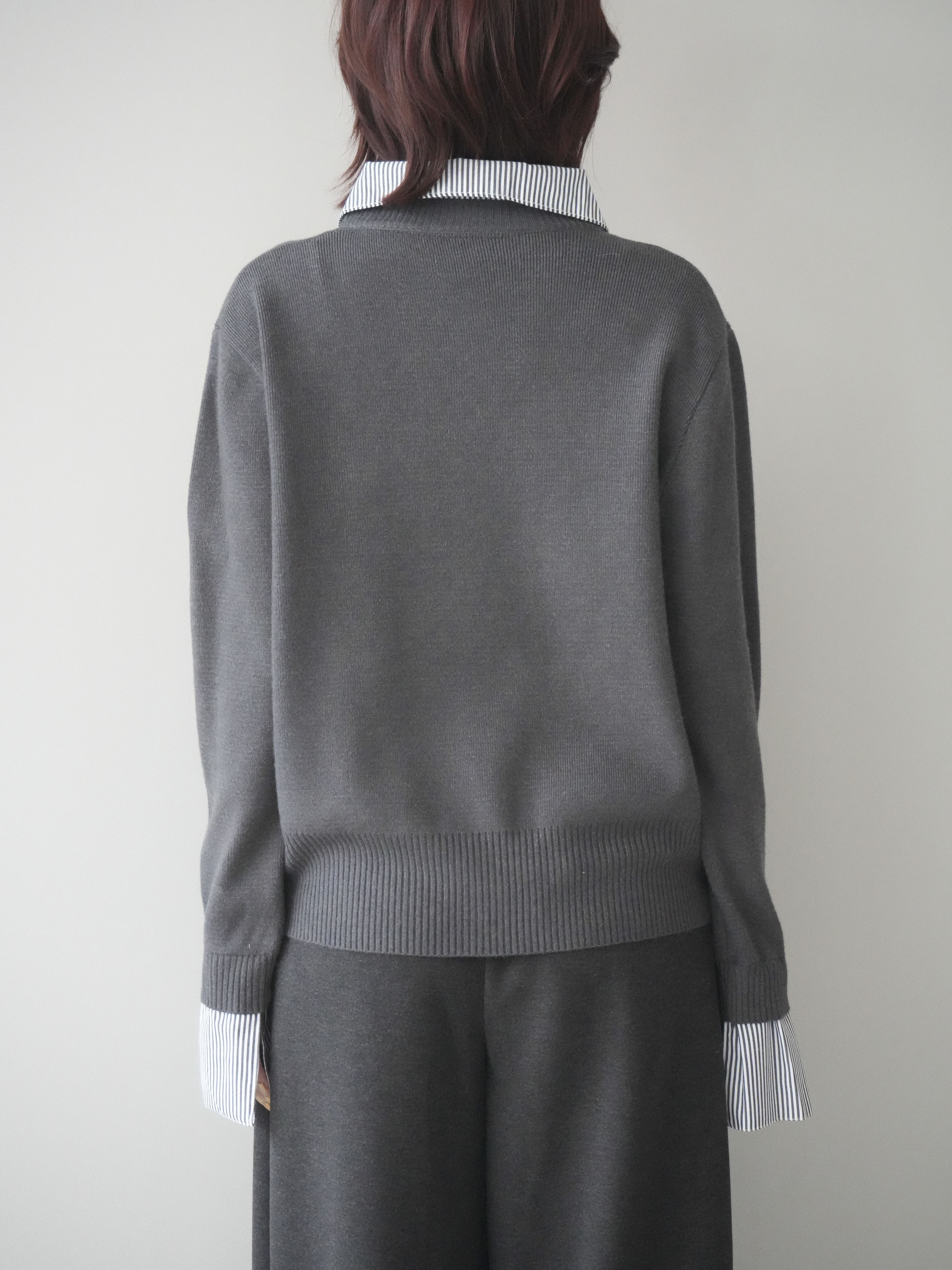 予約]シャツドッキングデザイン裾ボタンニットプルオーバー/gray – Lumier