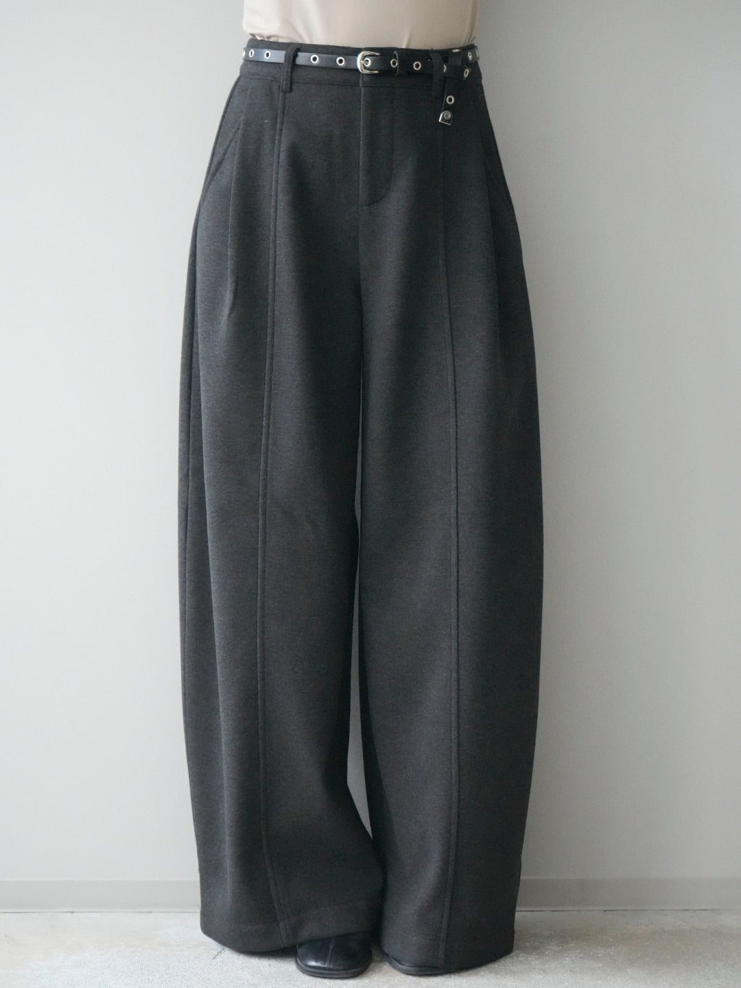 [予約]ベルト付き裏起毛ワイドパンツ/charcoal