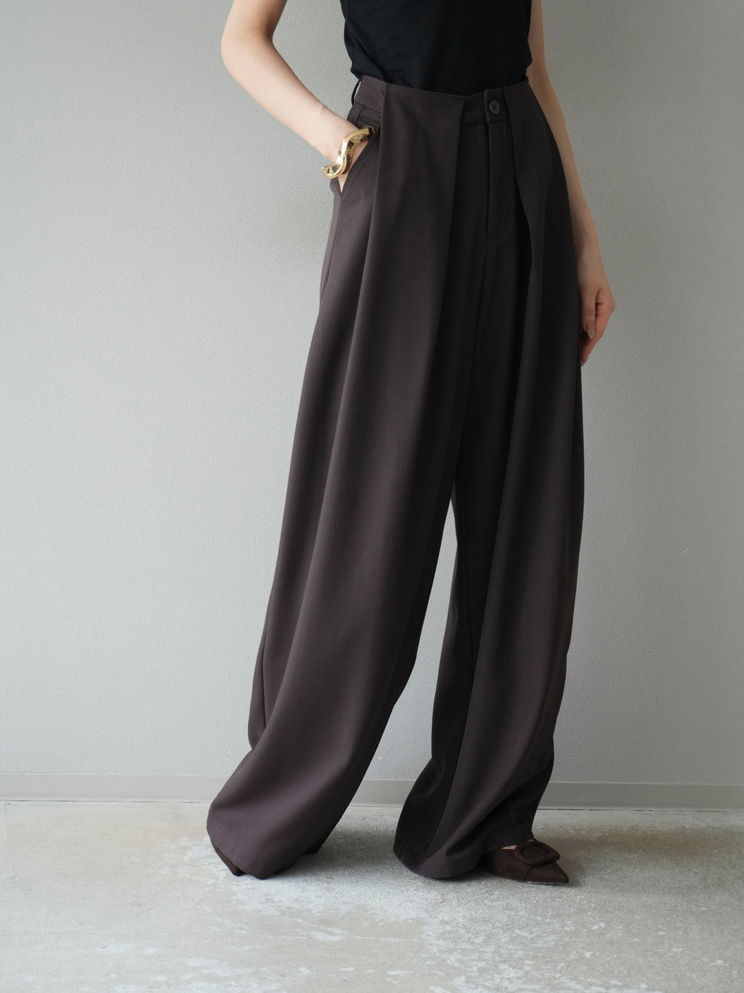【預購】皮帶環設計寬褲/棕色