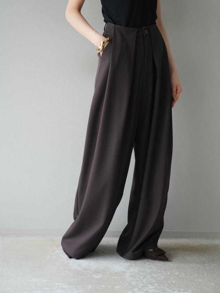 【預購】皮帶環設計寬褲/棕色