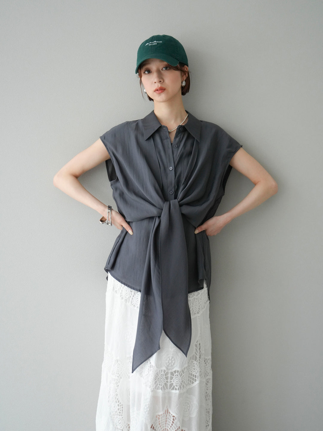 [予約]フロントタイシアーブラウス/チャコール