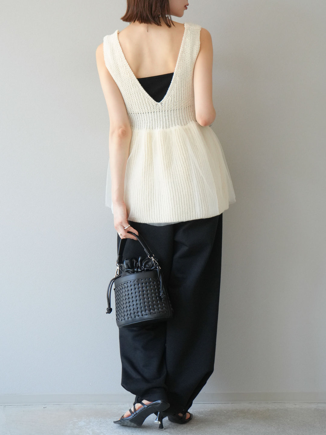 [SET] 薄紗層疊荷葉邊針織背心 + 兩用設計運動褲（2 件組）