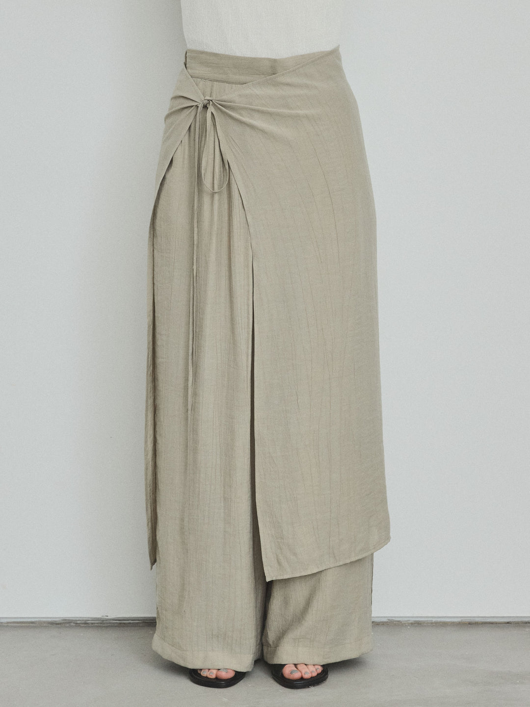 [予約]ワッシャーサテンレイヤードスカートパンツ/カーキベージュ